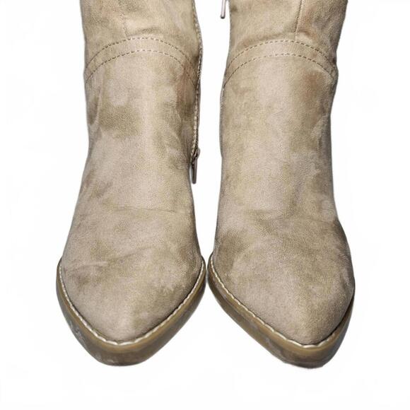 Universal Thread Women's Knee-High Beige Suede Boots Size 7.5 - Picture 7 of 10